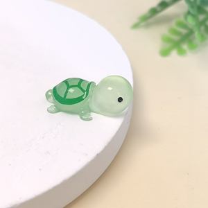 Nouvelles figurines de tortues en résine luminescente créatives, 100 pièces, brillent dans le noir, minuscules tortues marines <span class=keywords><strong>pour</strong></span> la décoration de jardin féerique, <span class=keywords><strong>maison</strong></span> de poupée - Product Image 1
