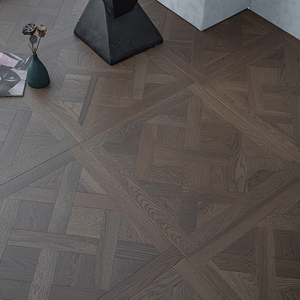 Parquet Versailles en chêne brossé multicouche durable, qualité AB, imperméable, installation facile, système T&G, 450 mm, 600 mm, avec escalier - Product Image 1