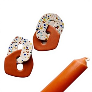 Boucles d'oreilles créoles de luxe en acrylique, design élégant et tendance, en résine colorée, bijoux unisexes, boucles d'oreilles pendantes à la mode pour femme - Product Image 5