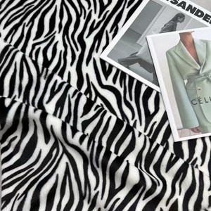 Tissu en fausse fourrure imprimé animal (cheval, zèbre, vache, léopard, Bambi) pour chaussures, vêtements, sacs et canapés - Product Image 2