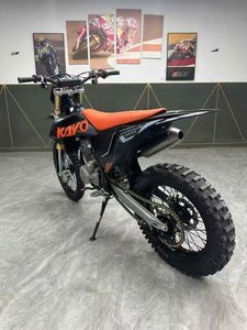 Motocicleta Todoterreno Muy Atractiva y Potente que Sube la Montaña - Product Image 6