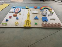 Mur d'activités en bois et PE sûr et durable, équipement de jeu cognitif et d'exercice physique pour les enfants dans les aires de jeux intérieures