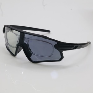 Gafas de Sol Deportivas Fotocromáticas KJ-1082P, Montura Negra, Lentes de PC, Protección UV400, Resistentes al Viento, para Ciclismo al Aire Libre - Product Image 2