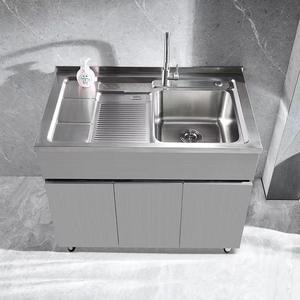 Évier de cuisine double en acier inoxydable avec robinet, finition brossée, design industriel - Product Image 2