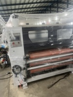 Machine de laminage à chaud multifonctionnelle à moteur 75 kW haute performance pour panneaux de bois avec largeur de panneau de 200 à 1300 mm