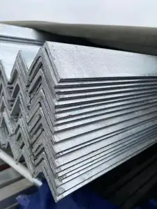 Satılık 6 metre çelik açı çelik 2X2 açı demir sıcak haddelenmiş matkap ucu kesme inşaat açısı çelik için galvanizli demir çubuk
