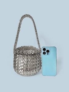 <span class=keywords><strong>Bolso</strong></span> Esférico Tejido con Lentejuelas Plateadas Metálicas Brillantes de Moda y Alta Demanda |   <span class=keywords><strong>Bolso</strong></span> de Mano y Bandolera para Mujer para Fiestas y Banquetes - Product Image 1
