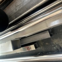 Tubes carrés en acier inoxydable poli sans soudure certifiés TUV 304/304L/304h/321/321H/316/316h pour applications extérieures et murales