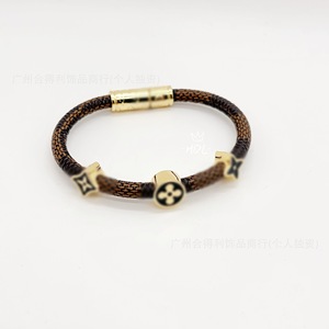 Pulsera clásica <span class=keywords><strong>de</strong></span> cuero con monograma y flor <span class=keywords><strong>de</strong></span> cuatro hojas para parejas y hombres, pulsera <span class=keywords><strong>de</strong></span> cuero con monograma, joyería <span class=keywords><strong>de</strong></span> la marca Lao Lv - Product Image 2