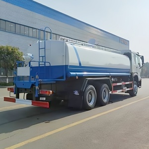 Camión Cisterna de Agua HOWO 6X4 con Aspersor, 317HP, 20cbm, Euro 2, Diésel, 20-25 Toneladas - Product Image 4