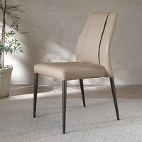 Chaise de salle à manger moderne minimaliste avec structure métallique, revêtement en cuir, empilable, coussin en éponge haute résilience pour la maison, l'hôtel, le hall