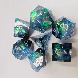 RPG en résine personnalisé fait à la main MDN 7 pièces <span class=keywords><strong>cube</strong></span> en vrac jeu de dés noirs translucides pour jeux de société ou de cartes - Product Image 4
