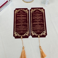 Invitation de mariage islamique personnalisée en velours avec estampage à chaud doré, script arabe, pompon, menu de table de mariage musulman Nikkah
