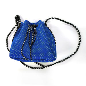 <span class=keywords><strong>กระเป๋า</strong></span>โท้ทผ้านีโอพรีนหุ้มฉนวนขนาดใหญ่สำหรับผู้หญิง<span class=keywords><strong>กระเป๋า</strong></span><span class=keywords><strong>สตางค์</strong></span>ขนาดเล็กออกแบบตามสั่งสำหรับฤดูร้อนฤดูหนาวชายหาดฤดูร้อนฤดูหนาว - Product Image 2