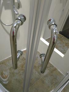 Cabine <span class=keywords><strong>de</strong></span> <span class=keywords><strong>douche</strong></span> en verre trempé avec profil en aluminium pour hôtel, porte <span class=keywords><strong>de</strong></span> <span class=keywords><strong>douche</strong></span> coulissante avec cadre, style <span class=keywords><strong>moderne</strong></span>, <span class=keywords><strong>salle</strong></span> <span class=keywords><strong>de</strong></span> <span class=keywords><strong>douche</strong></span> - Product Image 4