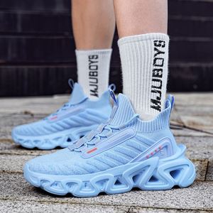 Chaussures de course décontractées respirantes pour hommes, semelle à lame, confortables pour la marche, personnalisables OEM pour la vente en gros - Product Image 1