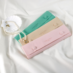 Tùy chỉnh sang trọng da lộn sợi nhỏ trang sức trường hợp Debossed thiết kế vòng cổ quà tặng bao bì Mặt dây chuyền hiển thị Pouch Organizer - Product Image 6