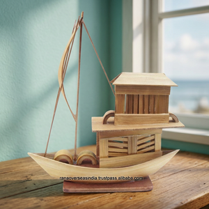 Bateau à voile miniature en bambou poli - Décoration écologique pour la maison et la table, idéal pour les restaurants et les hôtels - Product Image 2