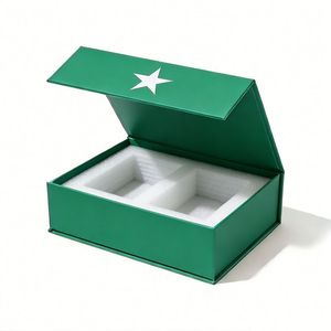Boîte cadeau de luxe en carton avec logo personnalisé, fermeture magnétique à rabat, insert, pelliculage mat et gaufrage - Product Image 5