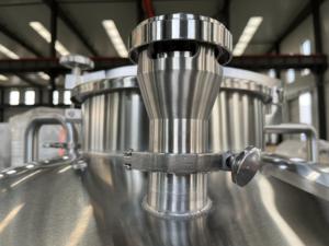 Cuves <span class=keywords><strong>de</strong></span> Fermentation en Acier Inoxydable <span class=keywords><strong>de</strong></span> Qualité Alimentaire pour Vin Rouge Sec 2000L/3000L, Résistantes à la Corrosion, Longue Durée <span class=keywords><strong>de</strong></span> Vie, Pompe à Glycol - Product Image 6