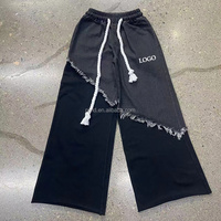 Maßgeschneiderter Ausgefranster Raw-Edge Denim Patchwork Trainingsanzug 2-teilig Reißverschluss-Hoodie & Asymmetrische Patchwork-Weite-Hose Set Streetwear-Outfit