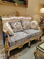 Canapé Chesterfield Royal Elizabeth en tissu brodé bleu italien, capitonné, blanc et bleu, pour salon de style palais français
