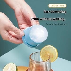 Molde de silicona moderno para cubitos de hielo con tapa y contenedor, bandeja cuadrada para bloques de hielo para whisky, cócteles y fiestas en casa - Product Image 4