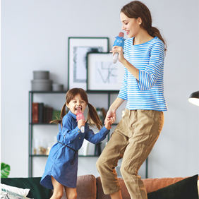 Boîte de son karaoké sans fil rechargeable <span class=keywords><strong>K5</strong></span> 2.4G avec microphone à condensateur, ports TF/USB, lumières LED, poignée pour chanter n'importe où - Product Image 3