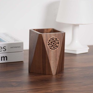 Porte-stylo en bois de noyer noir, forme carrée, 10x7,5x7,5 cm, design géométrique, rangement de bureau - Product Image 1