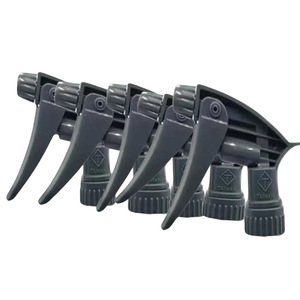 Cabezal de pulverización de plástico negro en forma de T para herramientas de limpieza de automóviles, hecho en Taiwán - Product Image 4