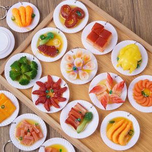 จี้รูปจานอาหารจีนจำลองขนาดเส้นผ่านศูนย์กลาง 5.5 ซม. ของเล่นพวงกุญแจรูปหมูตุ๋นและปลาตุ๋นจำลอง - Product Image 1