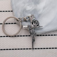 Porte-clés vintage antique en argent, croix florale gothique, épée en alliage, breloque de sac rétro punk, cadeau pour hommes et femmes