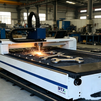 1530 Tischgröße 3KW CNC-Faserlaserschneider mit Wasserkühlung Neue Metallblech-, Holz-, Sperrholz- und Steinschneidemaschine