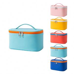 Sac de maquillage en cuir PU personnalisé à faible MOQ, sac de voyage imperméable en PU, pochette cosmétique à fermeture éclair pour la plage, trousse de toilette avec poignée - Product Image 1