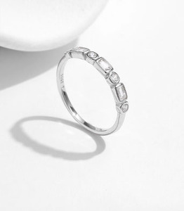 Anillo fino apilable de plata de ley S925 con incrustaciones de circonita redonda y rectangular, joyería elegante para mujer, para uso diario y como regalo. - Product Image 3