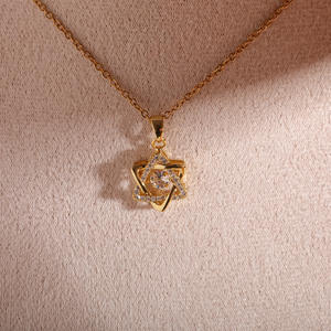 Colgante de oro rosa de cobre de lujo de 18 quilates con diseño de bloqueo de diamante completo Collar de estrella de seis puntas de acero de titanio para mujer - Product Image 6