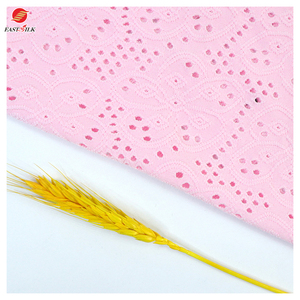 Textiles de conception personnalisée populaire chinoise polyester spandex broderie trou tricoté tissu Jacquard <span class=keywords><strong>pour</strong></span> vêtement - Product Image 2