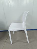 Chaises de salon modernes en plastique d'extérieur moulées sans accoudoirs pour salle à manger