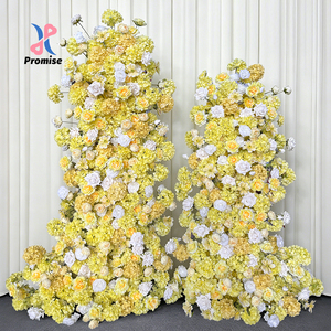 Conjunto de Columnas de Flores Artificiales con Flores Blancas y Amarillas Vibrantes para Ceremonia de Boda al Aire Libre - Product Image 1
