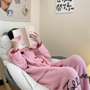 Pijamas de Terciopelo para Mujer, Otoño e Invierno, Cárdigan Grueso, Diseño Japonés, Conjunto de Letras Peludas - Product Image 1