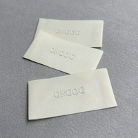 Étiquettes tissées en polyester de haute qualité pour vêtements, personnalisées avec logo de marque privée, pliées en bout, pour col et ourlet