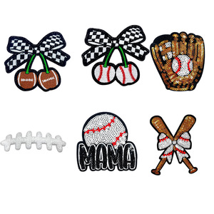 Patch brodé personnalisé de football, design haute densité, logo découpé au laser, paillettes, à thermocoller sur vêtements - Product Image 1