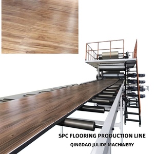 Ligne de production de revêtements de sol SPC imperméables et résistants à l'usure, machine d'extrusion de planches de vinyle PVC, système de clic - Product Image 1
