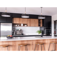 Ensemble d'armoires de cuisine élégantes avec un design d'organisation optimisant l'espace pour appartements, villas et maisons