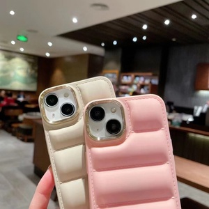 Venta al por mayor de fábrica: Nueva funda de teléfono tipo chaqueta con anillo dorado 2023 para iPhone 13 12 11 14 Pro Max, funda de móvil TPU de color sólido con efecto acolchado. - Product Image 6