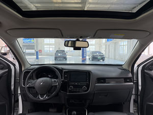 Auto Usata Modello 2019 2.0L 2WD Edizione Enjoy 7 Posti Mitsubishi Outlander - Product Image 4