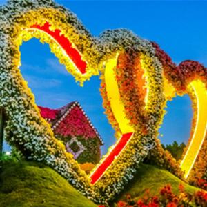 Escultura de Jardín Moderna con Forma de Corazón Grande para Exteriores, Escultura Metálica Vertical para Jardín en Venta - Product Image 1