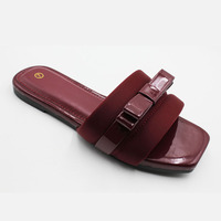 Été 2025 Casual Nouvelle mode simple intérieur et extérieur plat avec un mot sandales pour la vente en gros de chaussures pour femmes tendance concis