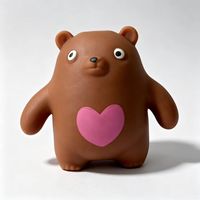Jouet sensoriel anti-stress en TPR souple en forme d'ours mignon avec cœur rose à presser