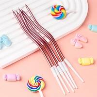 Großhandel Maßgefertigte Verpackung 12 Stück Metallische Gedrehte Spiral-Geburtstagskerzen Lang Glänzend für Party Weihnachten Kuchen Feiern